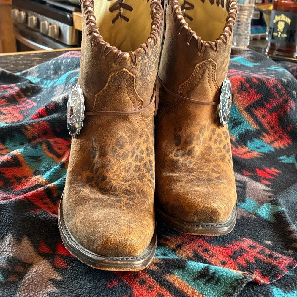 Corral Brown Ankle Boots with Silver Accent - Picture 3 of 7